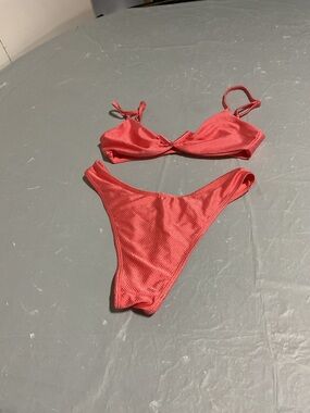 Women's Red Two-Piece Bikini Set - Stylish Triangle Top & High-Cut Bottom 1039
